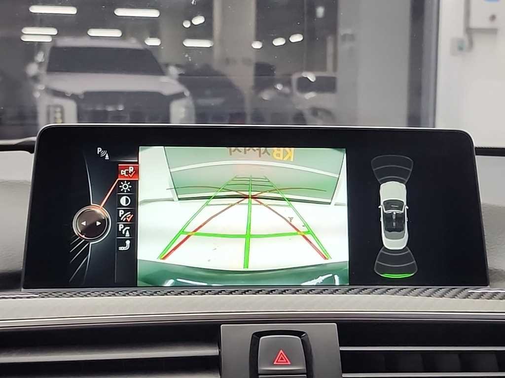 BMW 4시리즈 M4 (F82) 컨버터블 퍼포먼스 사일렌서 에디션 이미지 14