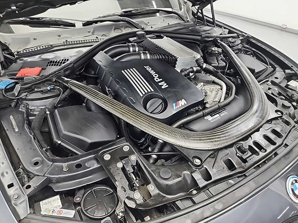 BMW 4시리즈 M4 (F82) 컨버터블 퍼포먼스 사일렌서 에디션 이미지 5