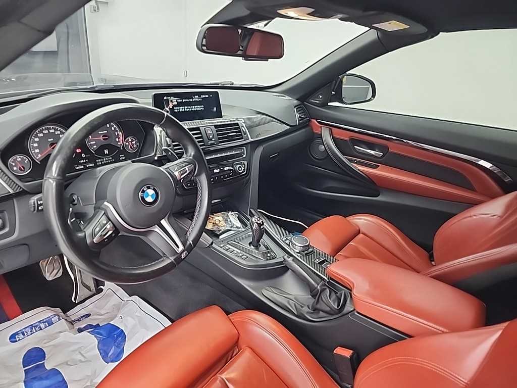 BMW 4시리즈 M4 (F82) 컨버터블 퍼포먼스 사일렌서 에디션 이미지 7