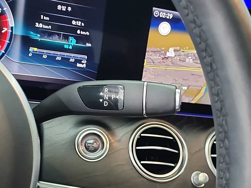 벤츠 E 클래스 E-클래스 W213 E300 아방가르드 이미지 8