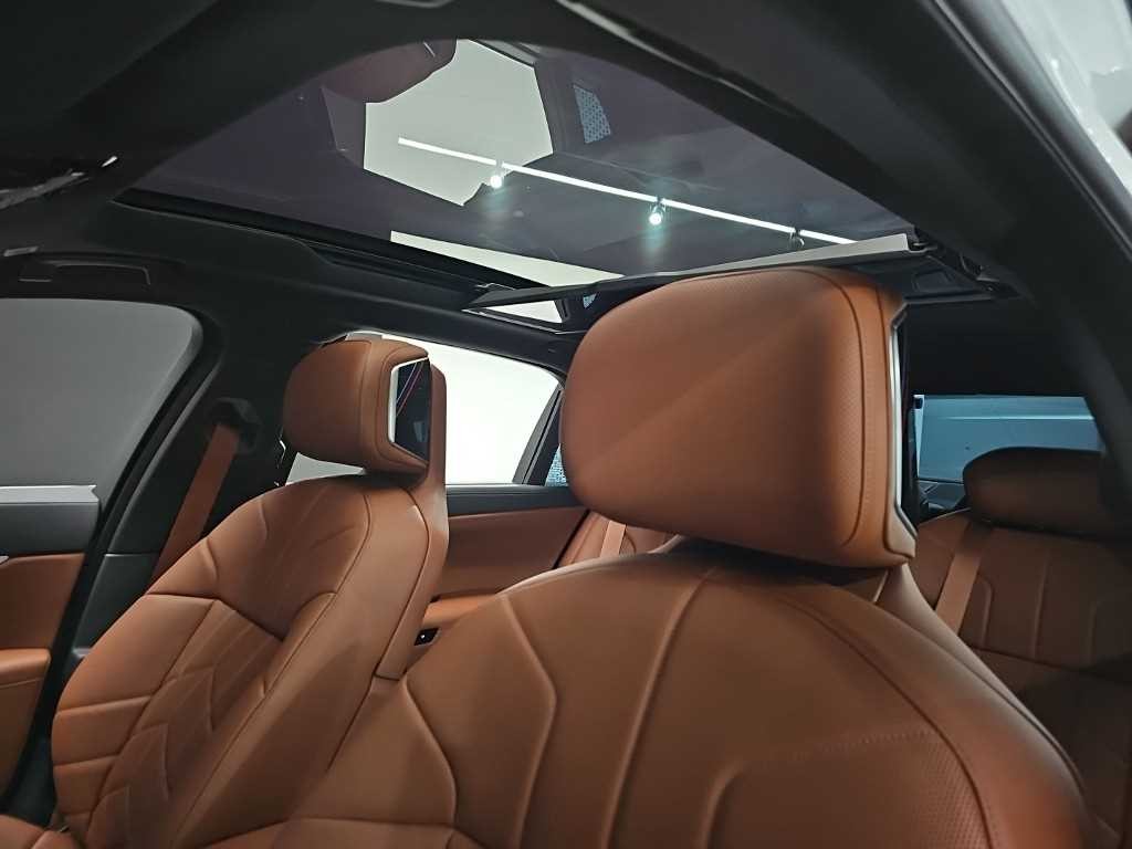 BMW 7시리즈 7시리즈 (G70) 740i xDrive M 스포츠 이미지 13
