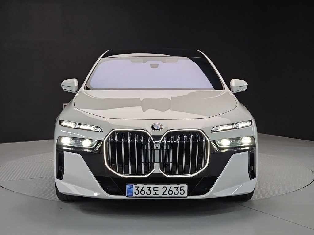 BMW 7시리즈 7시리즈 (G70) 740i xDrive M 스포츠 이미지 2