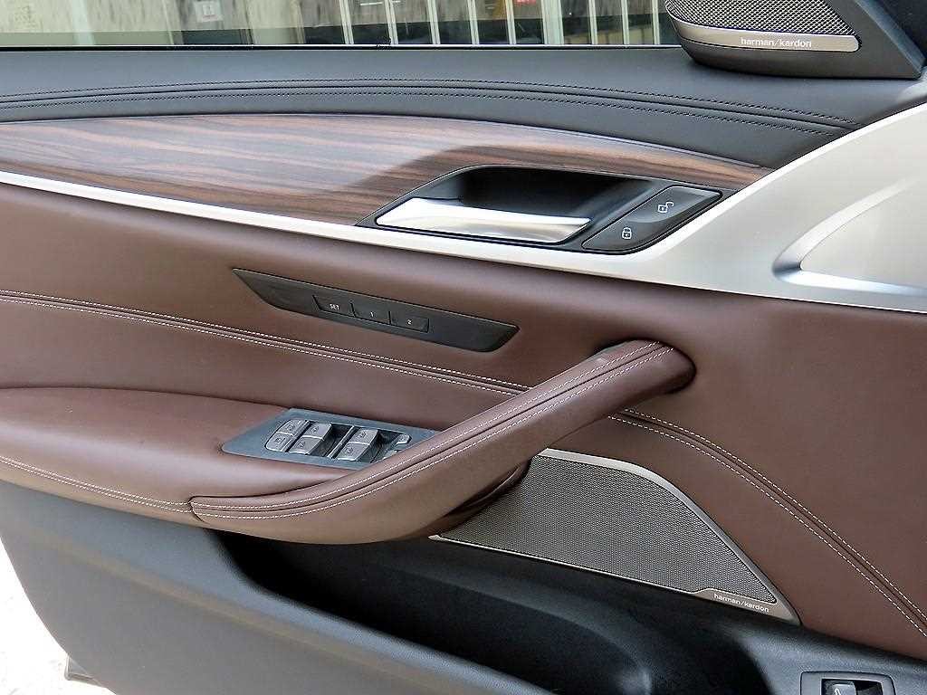BMW 5시리즈 5시리즈 (G30) 530i xDrive M 스포츠 플러스 이미지 12