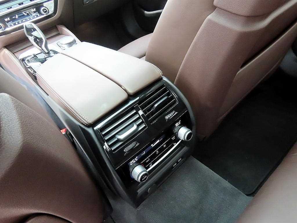 BMW 5시리즈 5시리즈 (G30) 530i xDrive M 스포츠 플러스 이미지 16