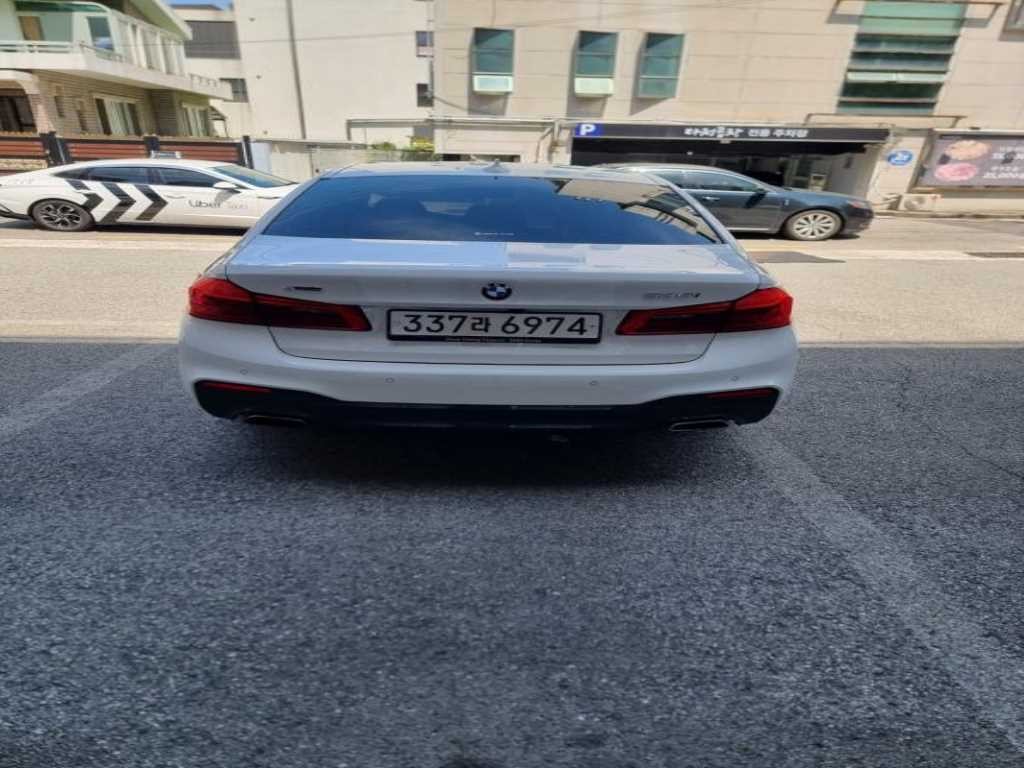 BMW 5시리즈 5시리즈 (G30) 530i xDrive M 스포츠 플러스 이미지 3