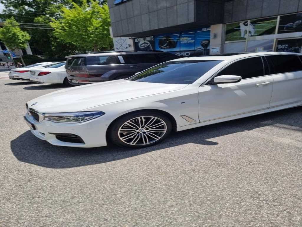 BMW 5시리즈 5시리즈 (G30) 530i xDrive M 스포츠 플러스 이미지 4