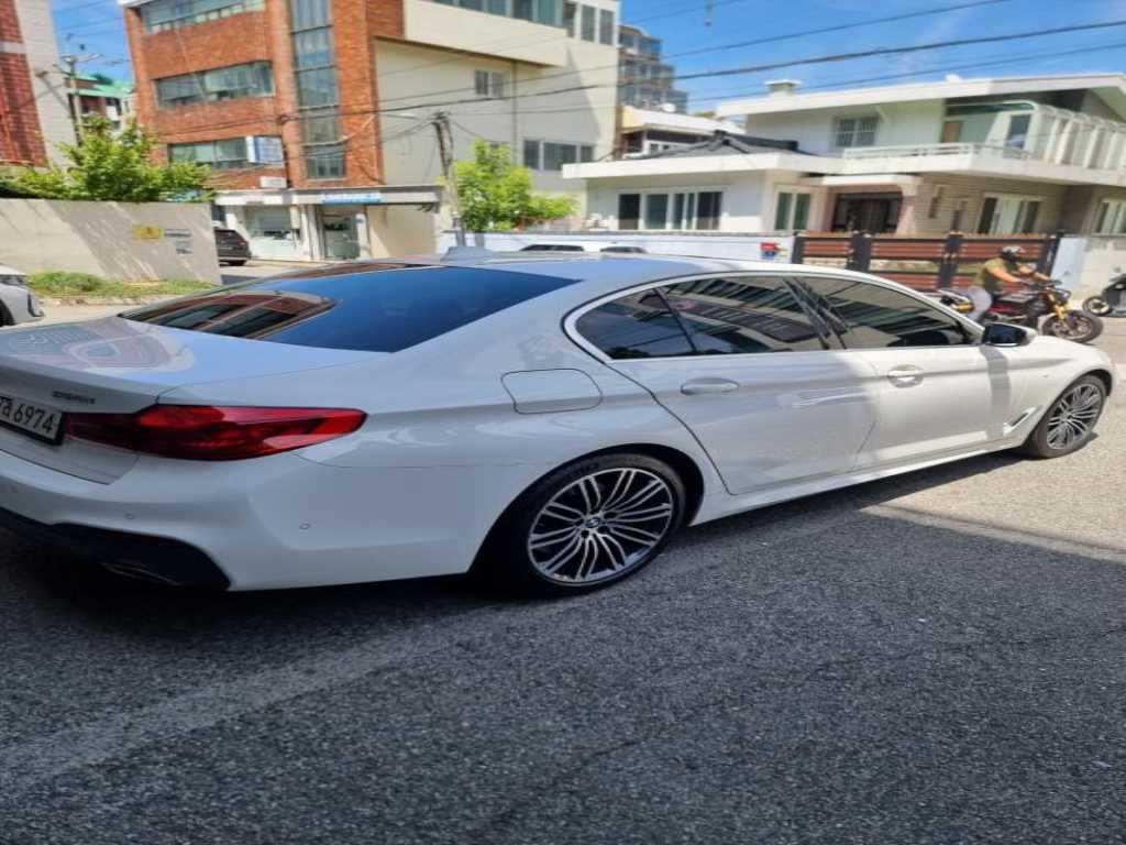 BMW 5시리즈 5시리즈 (G30) 530i xDrive M 스포츠 플러스 이미지 6