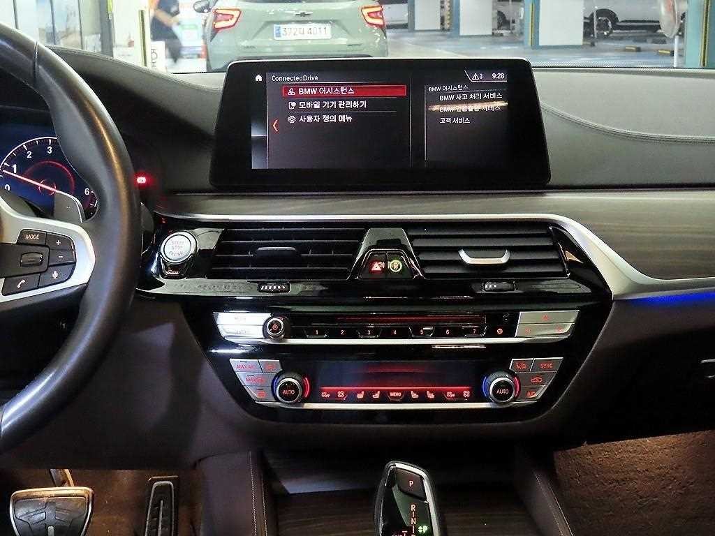 BMW 5시리즈 5시리즈 (G30) 530i xDrive M 스포츠 플러스 이미지 11