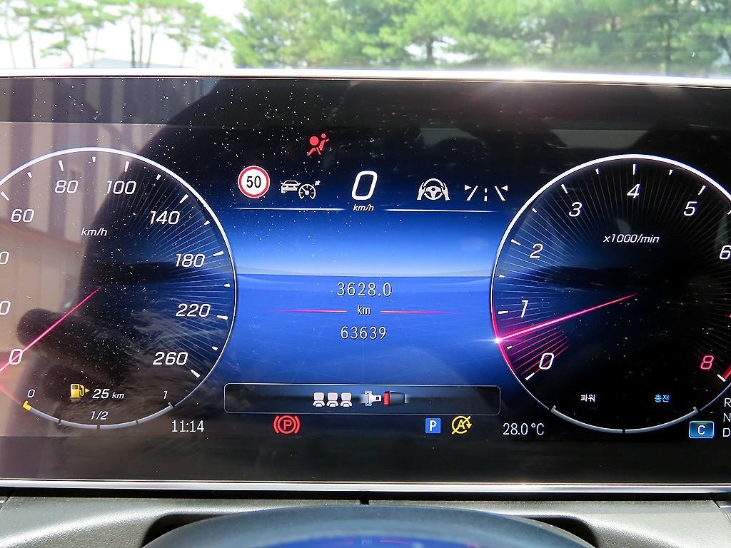 벤츠 C 클래스 C클래스 W206 C300 4MATIC 아방가르드 이미지 9