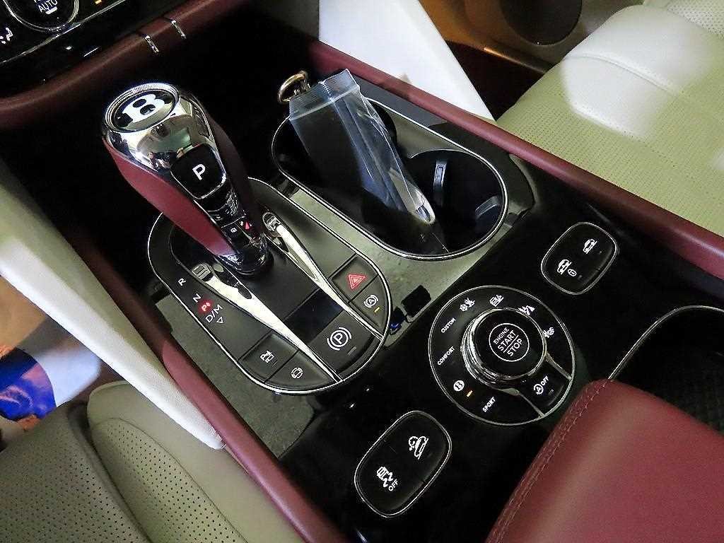 벤틀리 벤테이가 4.0 V8 이미지 12