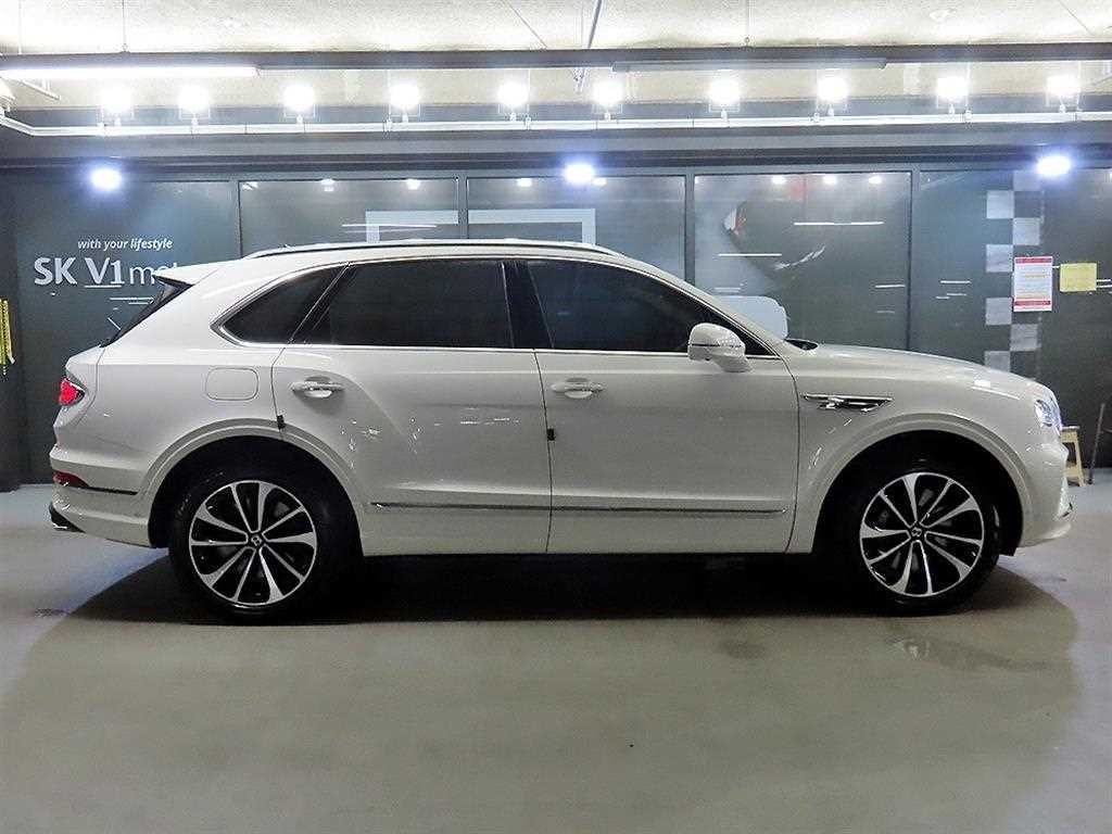 벤틀리 벤테이가 4.0 V8 이미지 3