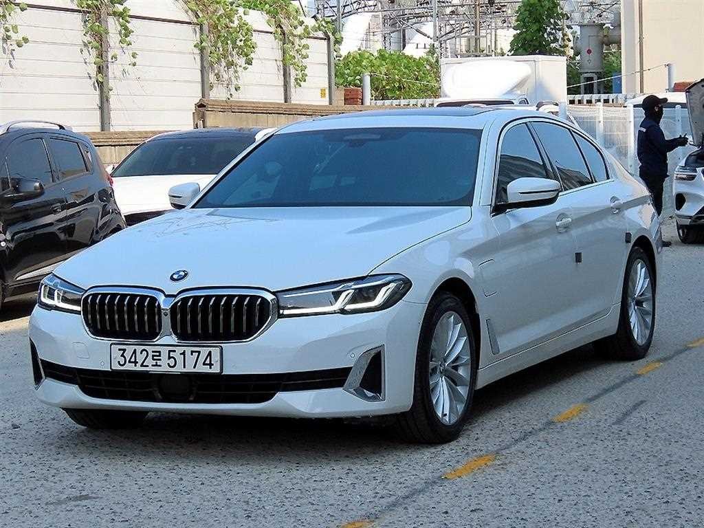 BMW 5시리즈 5시리즈 (G30) 530e 럭셔리 이미지 2