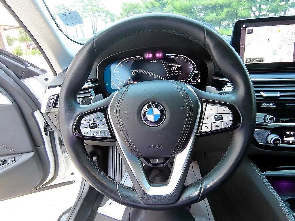 BMW 5시리즈 5시리즈 (G30) 530e 럭셔리 이미지 8