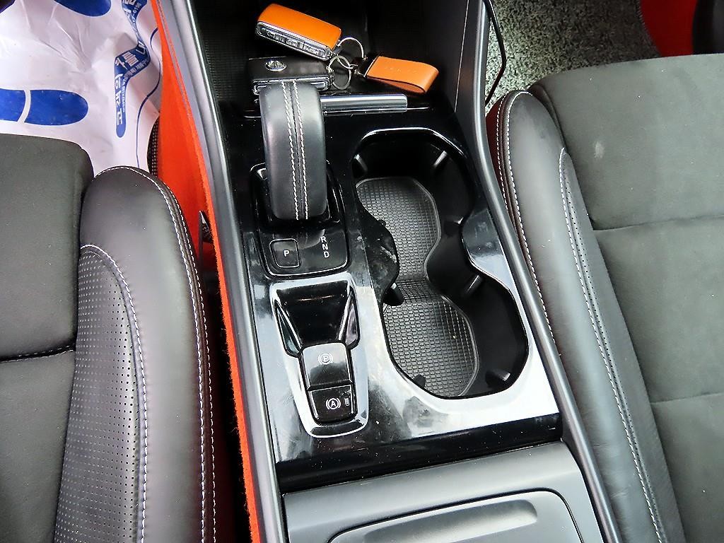 볼보 XC40 B4 AWD R-디자인 이미지 10