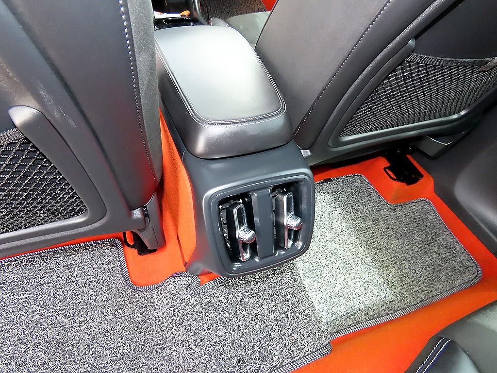 볼보 XC40 B4 AWD R-디자인 이미지 15