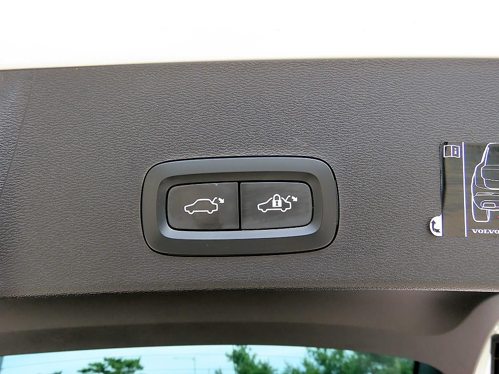 볼보 XC40 B4 AWD R-디자인 이미지 16