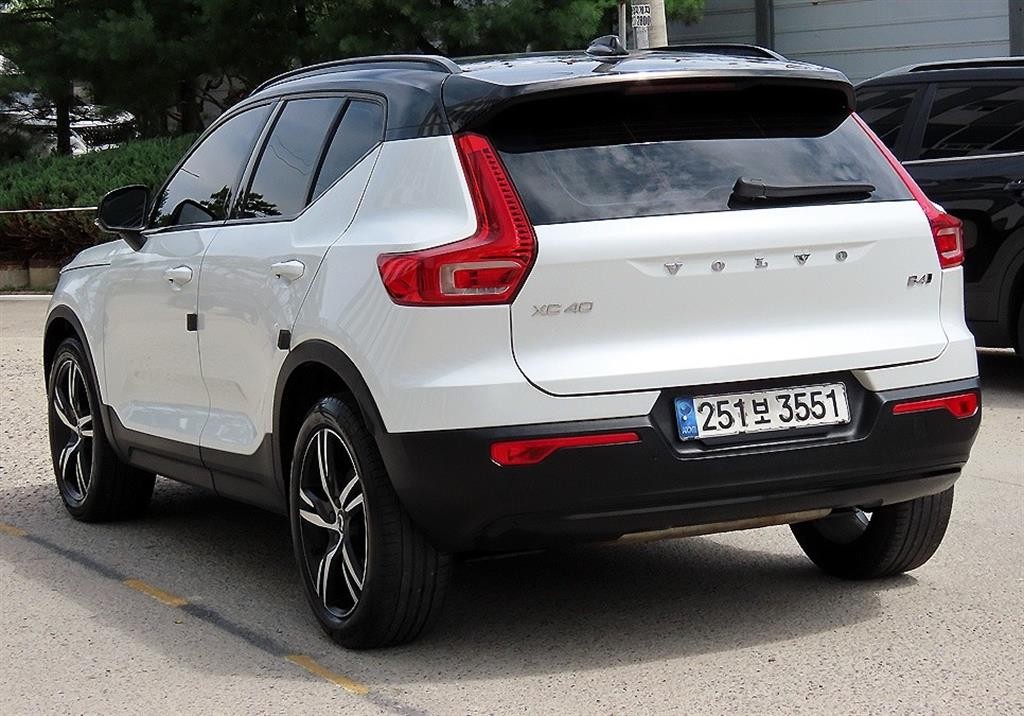 볼보 XC40 B4 AWD R-디자인 이미지 3