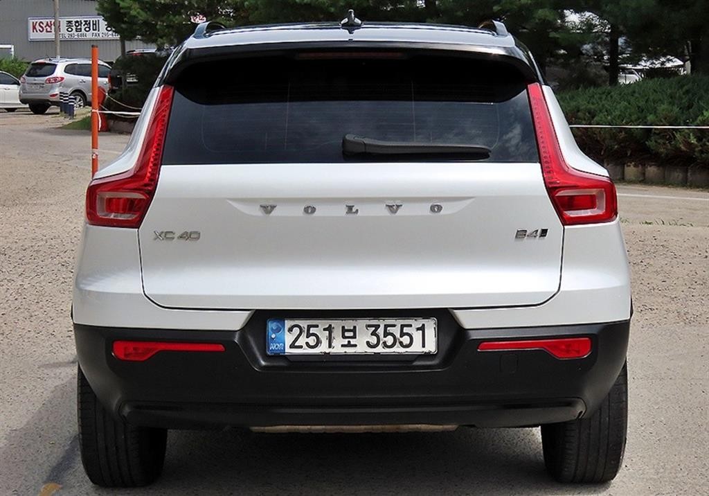 볼보 XC40 B4 AWD R-디자인 이미지 4