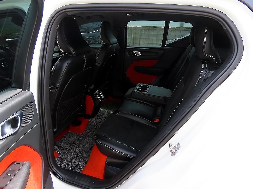 볼보 XC40 B4 AWD R-디자인 이미지 6