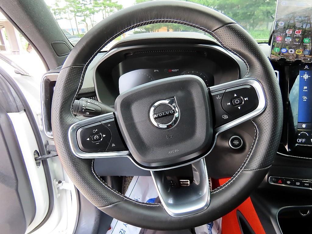 볼보 XC40 B4 AWD R-디자인 이미지 8