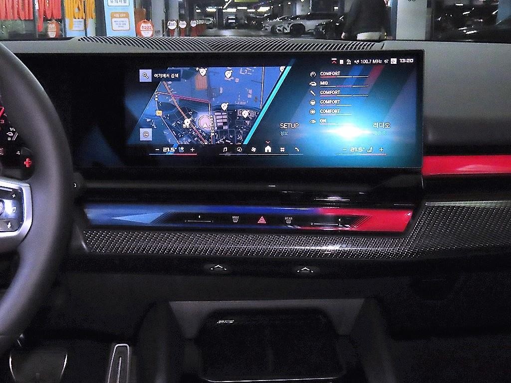 BMW 5시리즈 M5 7세대 4.4 투어링 이미지 11
