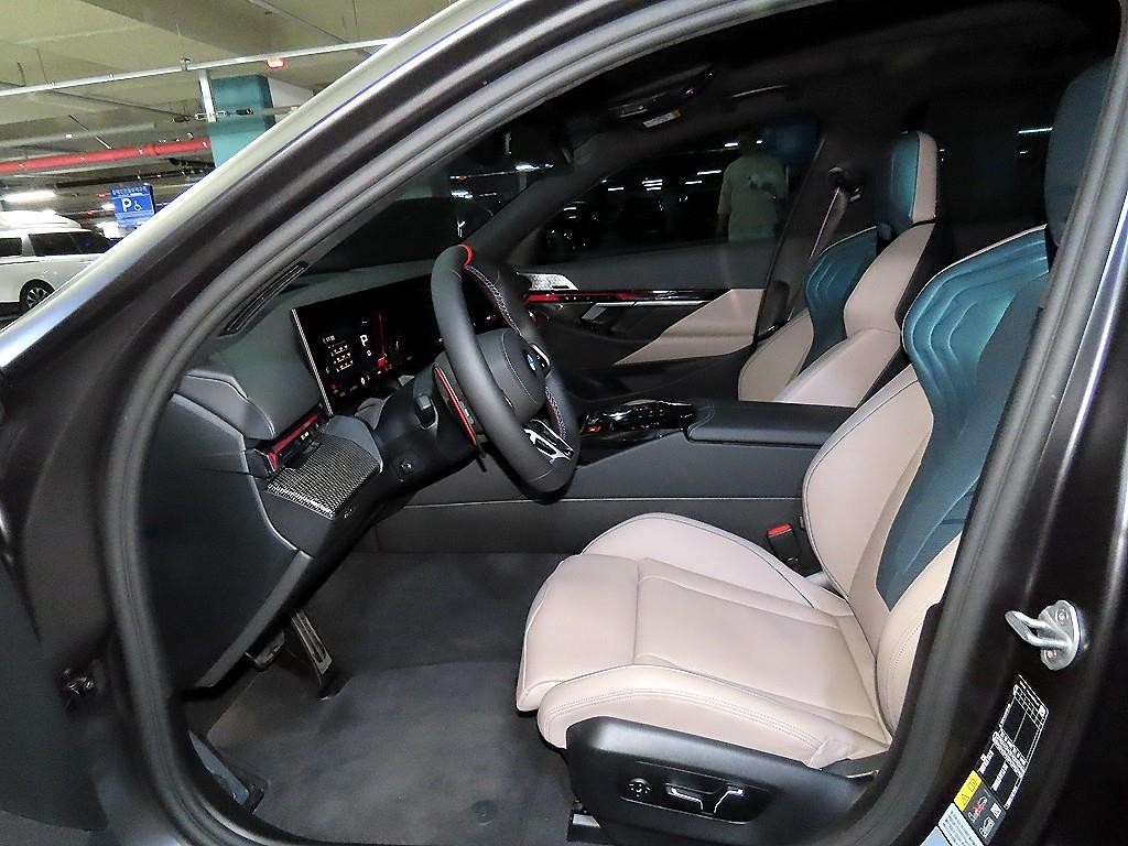 BMW 5시리즈 M5 7세대 4.4 투어링 이미지 6