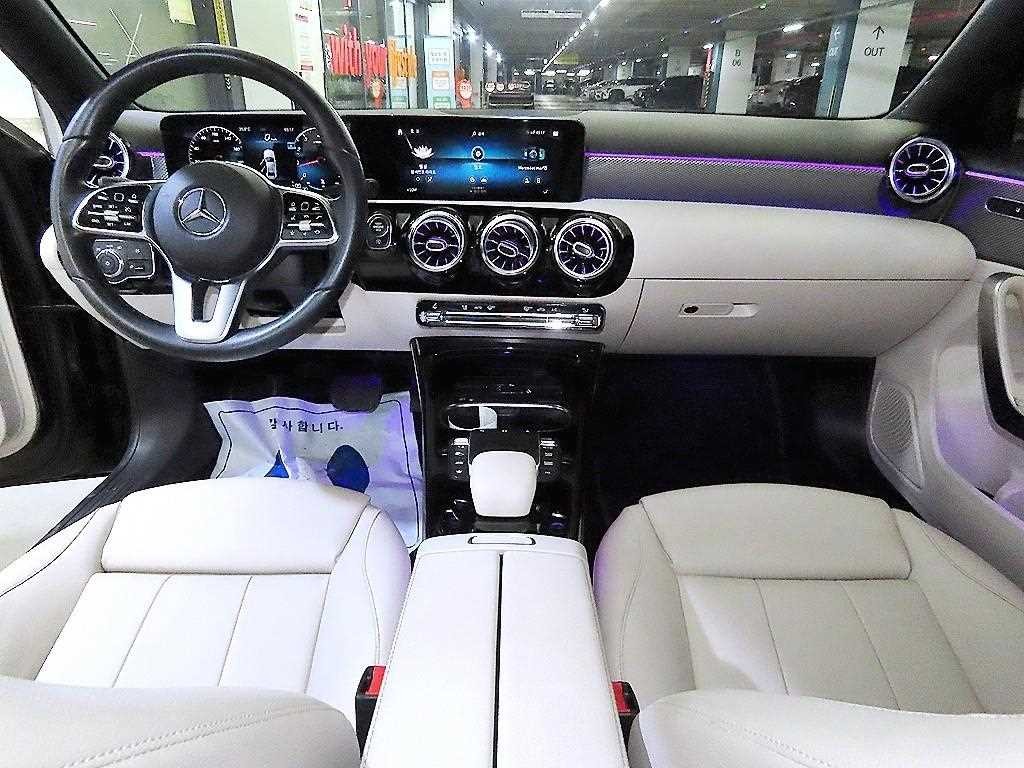 벤츠 A 클래스 A클래스 W177 A220 세단 이미지 1