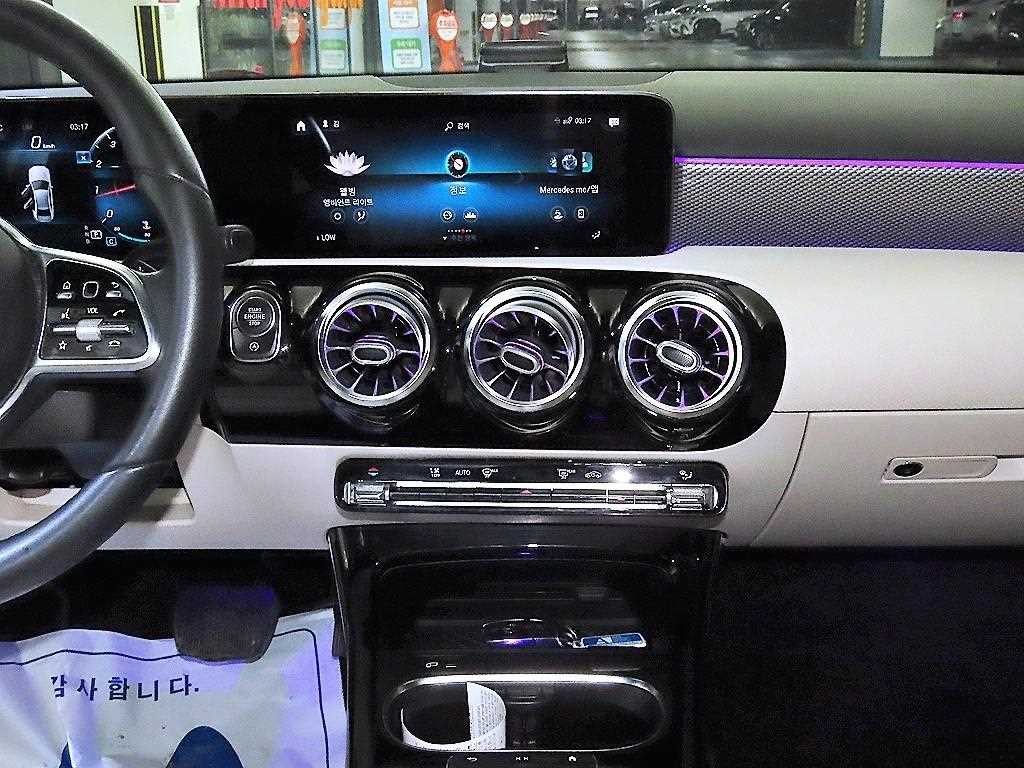 벤츠 A 클래스 A클래스 W177 A220 세단 이미지 11
