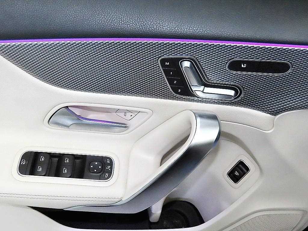 벤츠 A 클래스 A클래스 W177 A220 세단 이미지 14