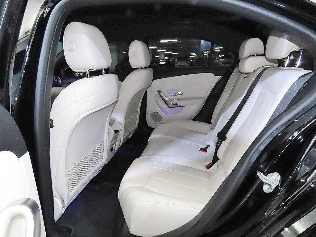 벤츠 A 클래스 A클래스 W177 A220 세단 이미지 8
