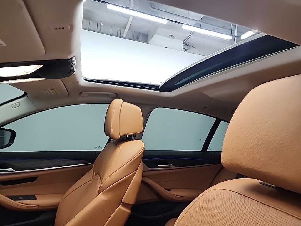 BMW 5시리즈 5시리즈 (G30) 530e 럭셔리 플러스 이미지 14