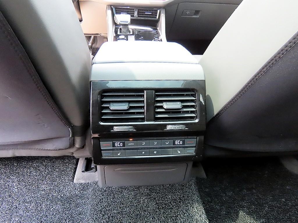 폭스바겐 투아렉 투아렉 3세대 3.0 TDI 프레스티지 이미지 15