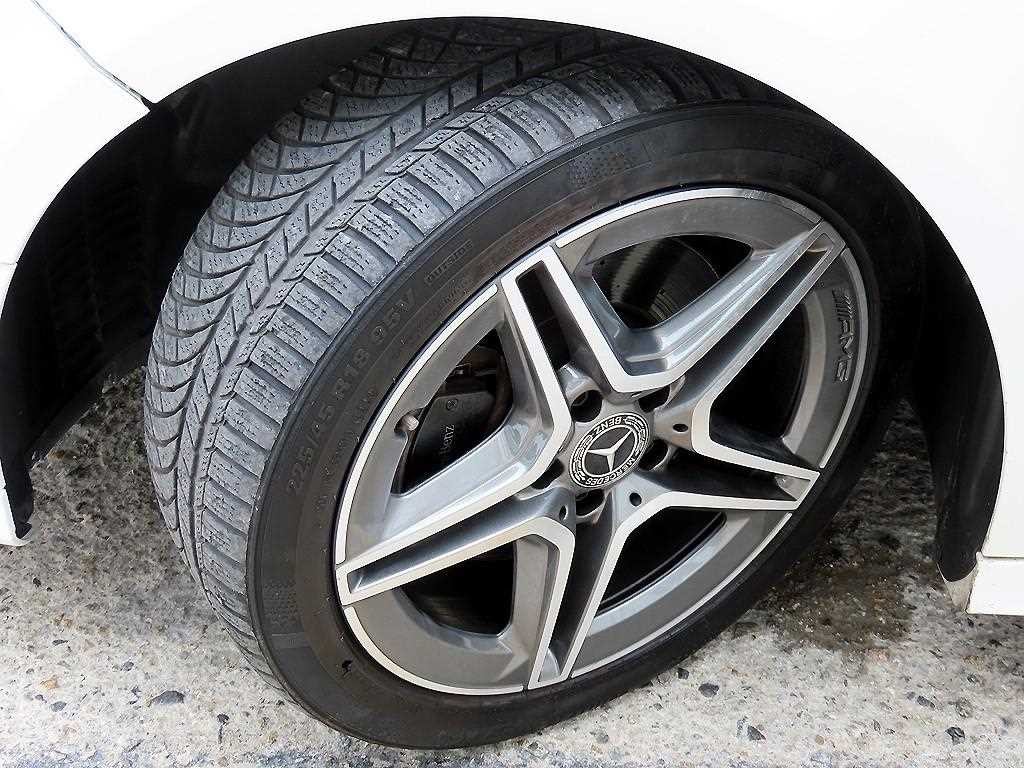 벤츠 A 클래스 A클래스 W177 A220 세단 이미지 17