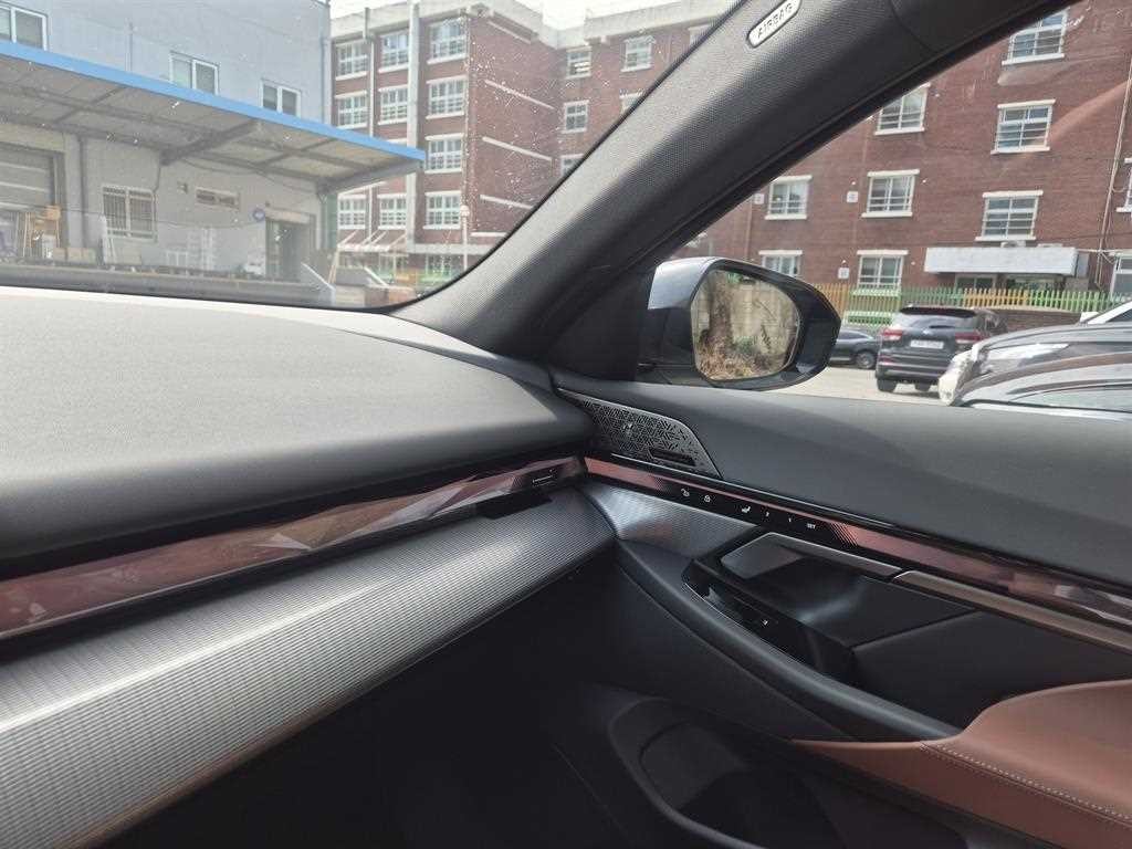 BMW 5시리즈 5시리즈 (G60) 530i xDrive M 스포츠 프로 스페셜 에디션 이미지 12