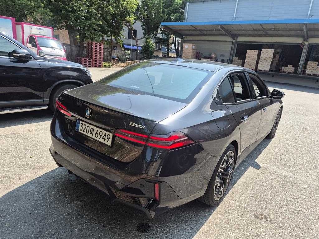 BMW 5시리즈 5시리즈 (G60) 530i xDrive M 스포츠 프로 스페셜 에디션 이미지 3