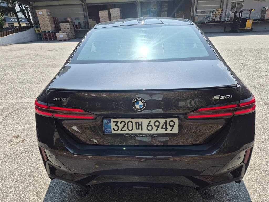 BMW 5시리즈 5시리즈 (G60) 530i xDrive M 스포츠 프로 스페셜 에디션 이미지 4
