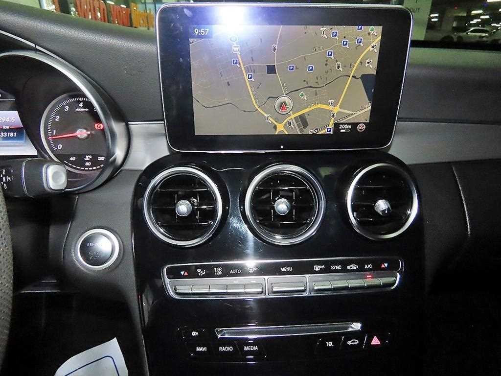 벤츠 C 클래스 C클래스 W205 C200 아방가르드 이미지 11