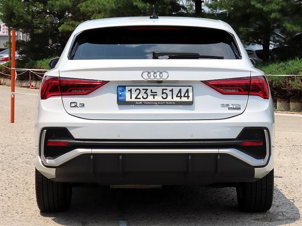 아우디 Q3 Q3 (F3) 35 TDI 스포트백 콰트로 프리미엄 이미지 4