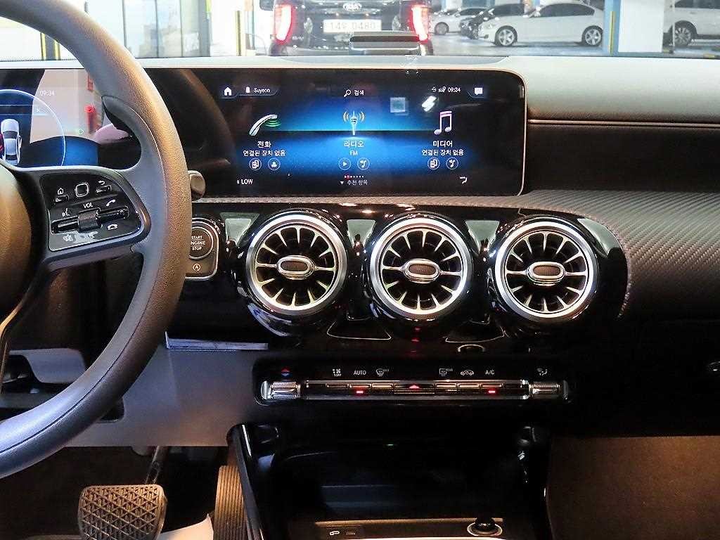 벤츠 A 클래스 A클래스 W177 A220 세단 이미지 11