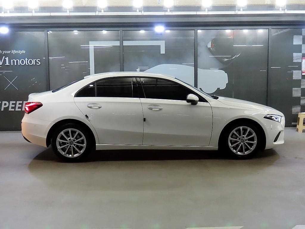 벤츠 A 클래스 A클래스 W177 A220 세단 이미지 3