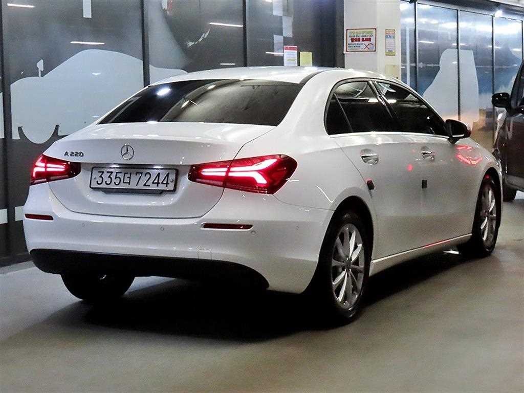 벤츠 A 클래스 A클래스 W177 A220 세단 이미지 4