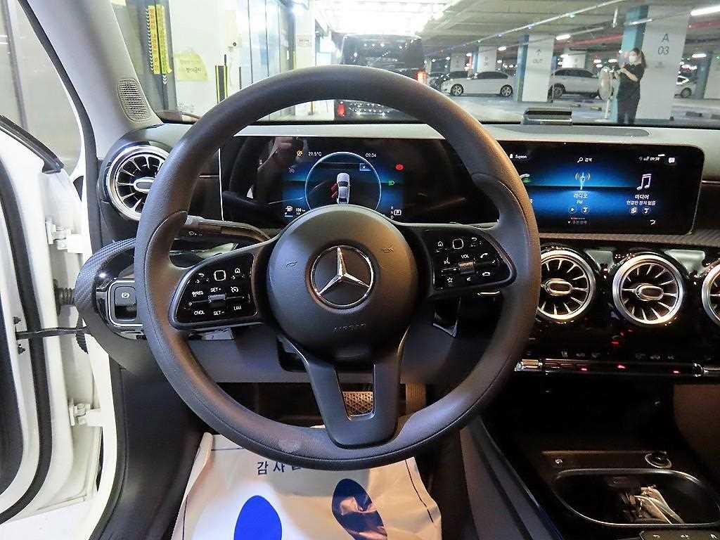 벤츠 A 클래스 A클래스 W177 A220 세단 이미지 8