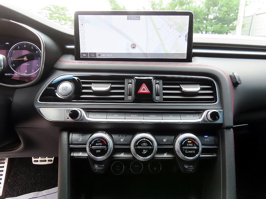 제네시스 G70 더 뉴 G70 가솔린 2.0T 4WD 스포츠 패키지 이미지 12