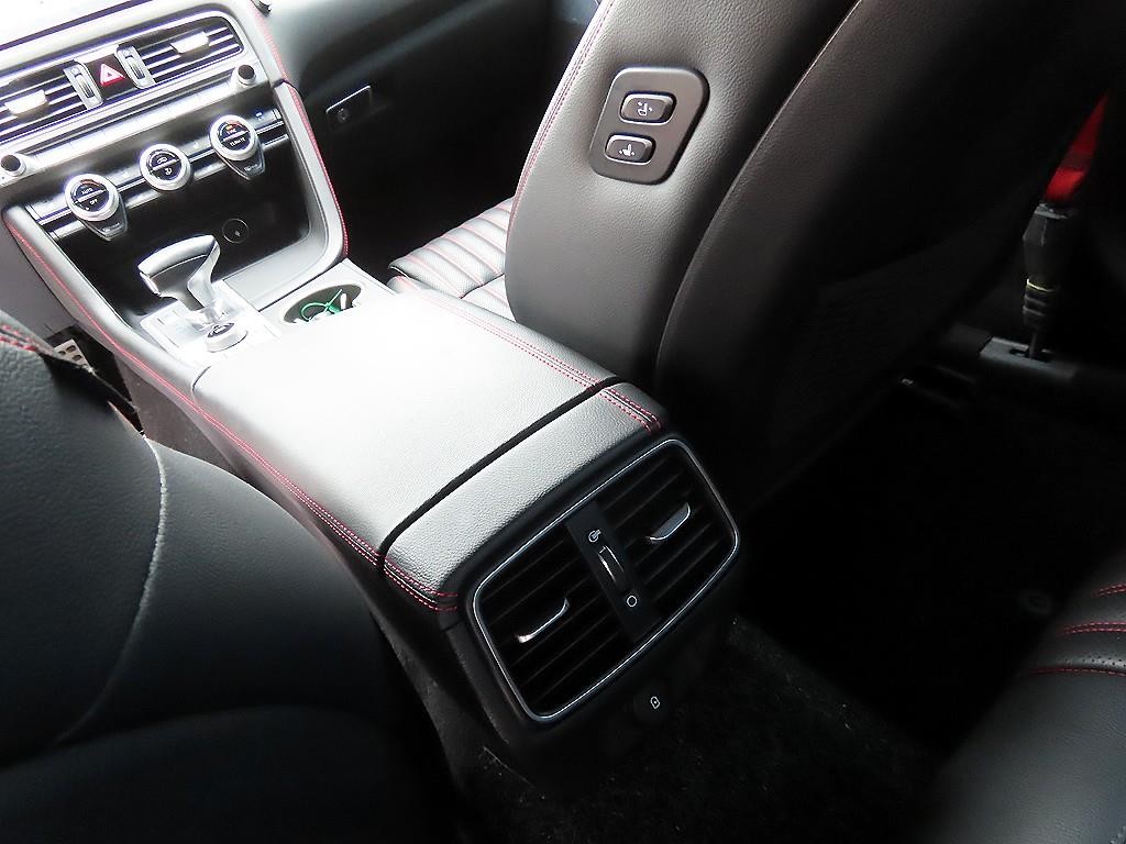 제네시스 G70 더 뉴 G70 가솔린 2.0T 4WD 스포츠 패키지 이미지 16
