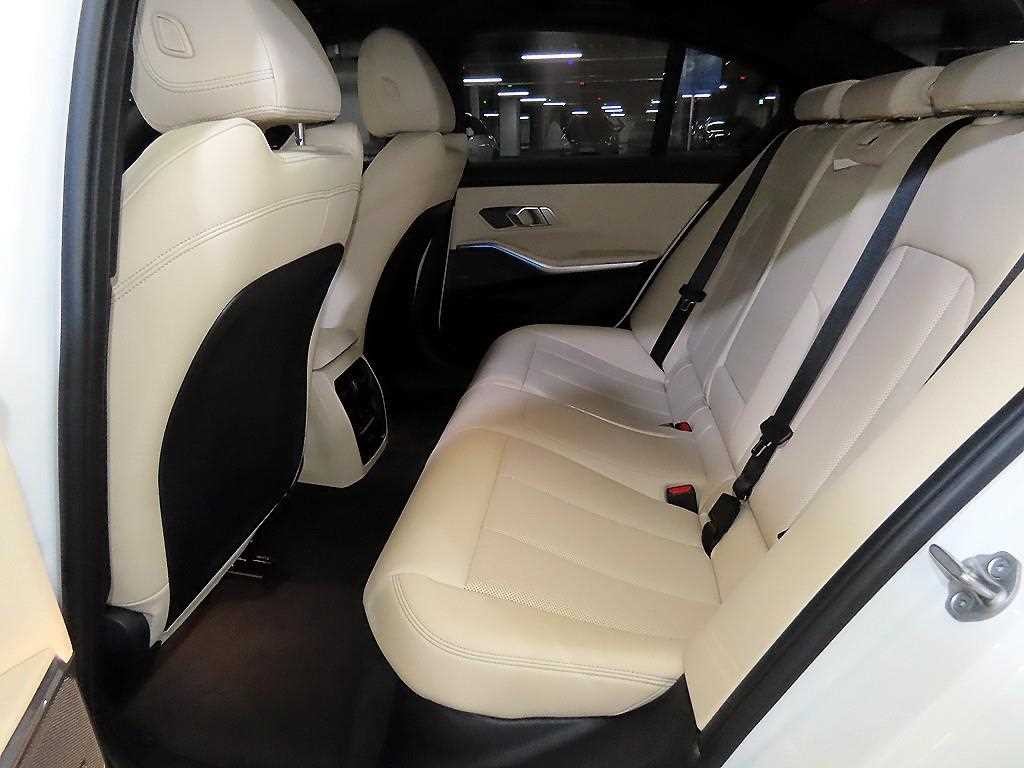 BMW 3시리즈 3시리즈 (G20) 320i M 스포츠 이미지 7