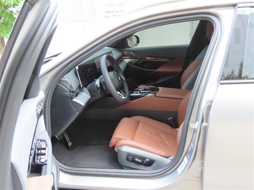 BMW 5시리즈 5시리즈 (G60) 530i xDrive M 스포츠 프로 스페셜 에디션 이미지 13