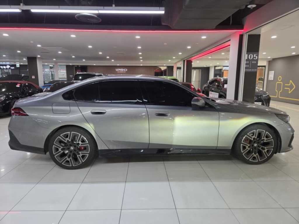 BMW 5시리즈 5시리즈 (G60) 530i xDrive M 스포츠 프로 스페셜 에디션 이미지 2