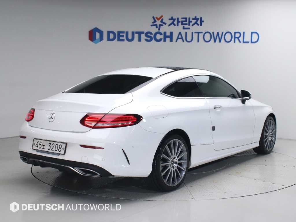 벤츠 C 클래스 C클래스 W205 C220 d 4MATIC 쿠페 이미지 2