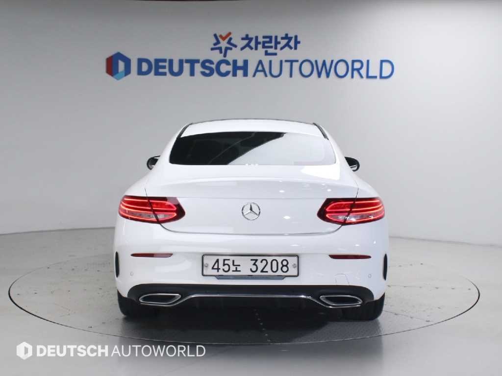 벤츠 C 클래스 C클래스 W205 C220 d 4MATIC 쿠페 이미지 4
