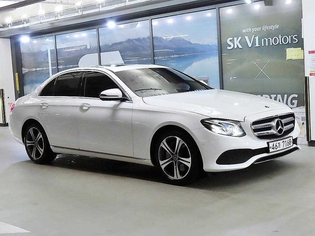 벤츠 E 클래스 E-클래스 W213 E300 4MATIC 익스클루시브 이미지 1